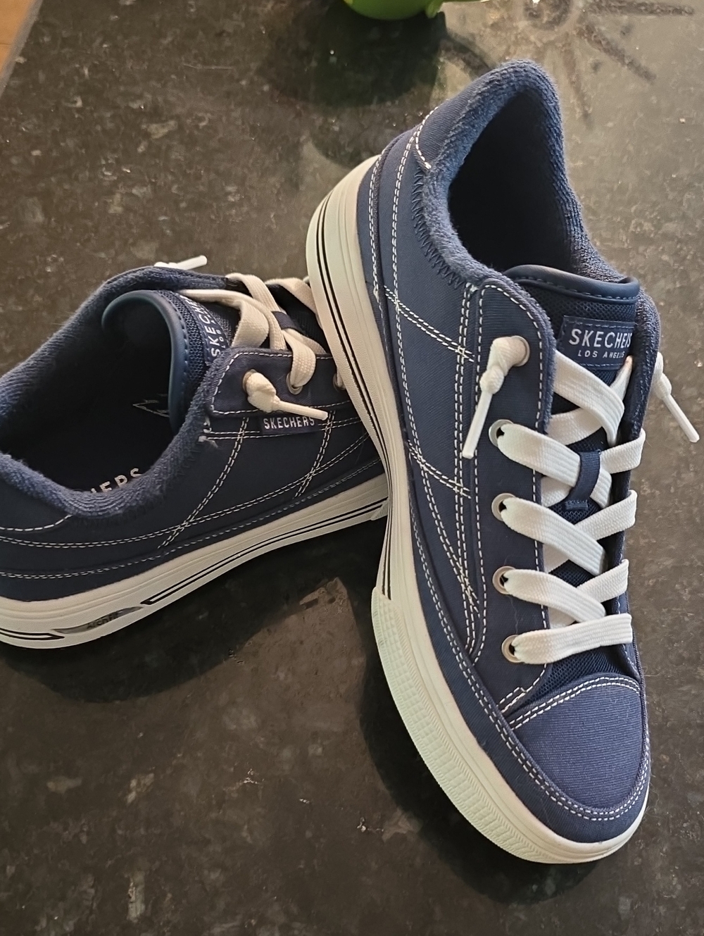 Skechers Womens Navy Canvas Arch Fit Arcade - Low-Top Sneakers with White Laces
